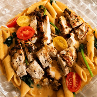 Spicy Grilled Chicken Alfredo Pasta